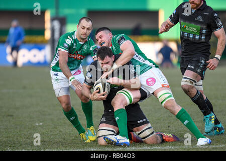 Treviso, Italia. 05 gen 2019. Affrontare su Adam Ashe durante la partita di rugby del tredicesimo round del Guinness PRO14, tra Benetton Rugby Vs Glasgow Warriors, Treviso 05 gennaio 2019 Credit: Indipendente Agenzia fotografica/Alamy Live News Foto Stock