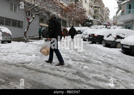 Salonicco, Grecia, 5 gennaio 2019. Tranciati coperta di neve del nord del porto greco città di Salonicco, come la Grecia è interessata da un fronte freddo portando nevicate e basse temperature in molte parti del paese. Credito : Orhan Tsolak / Alamy Live News Foto Stock