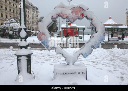 Salonicco, Grecia, 5 gennaio 2019. Tranciati coperta di neve del nord del porto greco città di Salonicco, come la Grecia è interessata da un fronte freddo portando nevicate e basse temperature in molte parti del paese. Credito : Orhan Tsolak / Alamy Live News Foto Stock