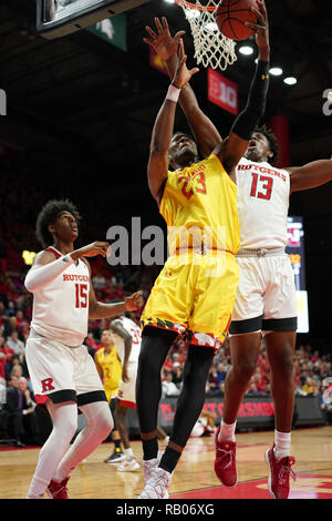 Piscataway, New Jersey, USA. Gen 5, 2019. Maryland Terrapins avanti BRUNO FERNANDO (23) rigidi per il cesto contro Rutgers in un gioco al Rutgers Athletic Center. Credito: Joel Plummer/ZUMA filo/Alamy Live News Foto Stock