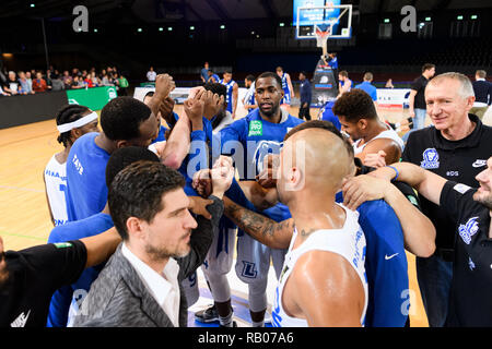 Karlsruhe, Deutschland. 05 Jan 2019. finale di giubilo dopo la fine del gioco. GES/basket/ProA: PSK Lions - Schalke 04, 05.01.2019 - | Utilizzo di credito in tutto il mondo: dpa/Alamy Live News Foto Stock