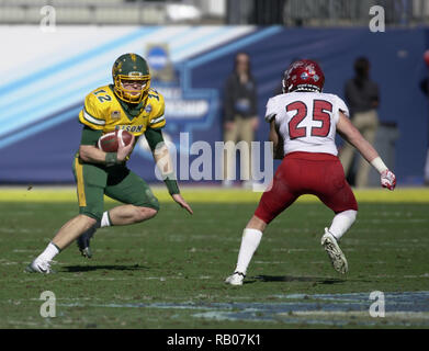 Il 5 gennaio 2019. Gen 5, 2019. Frisco, TX, Stati Uniti -dall'Universita' Statale del Nord Dakota EASTON STICK(12) cerca di eludere un difensore nella seconda metà del campionato FCS a Toyota Stadium. Credito: Jerome Hicks/ZUMA filo/Alamy Live News Foto Stock