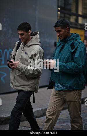 Londra, Regno Unito. 5° gennaio 2019. La London Fashion Week Uomo.Street Style-London della settimana della moda maschile di AW19, 5 gen 2019-UK Credit: sherion mullings/Alamy Live News Foto Stock