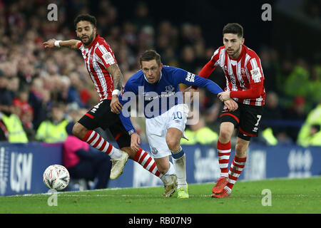 Liverpool, Regno Unito. 5° gennaio 2019. Gylfi Sigurdsson di Everton (c) sembra di fare una pausa. La Emirates FA Cup, terzo round match, Everton v Lincoln City a Goodison Park di Liverpool sabato 5 gennaio 2019. Questa immagine può essere utilizzata solo per scopi editoriali. Solo uso editoriale, è richiesta una licenza per uso commerciale. Nessun uso in scommesse, giochi o un singolo giocatore/club/league pubblicazioni. pic da Chris Stading/Andrew Orchard fotografia sportiva/Alamy Live news Foto Stock