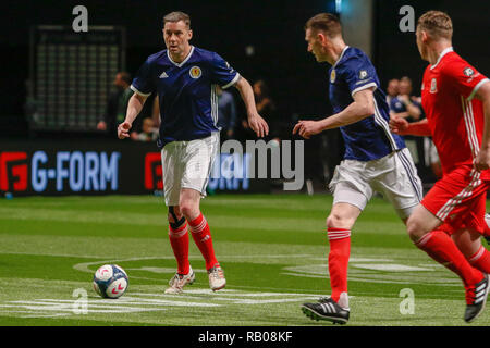 Glasgow, Regno Unito. 5° gennaio 2019. Azione dal giorno 2 della stella FansBet Sixes Torneo di SSE Idro in Glasgow. Gioco 2 - Galles vs Scozia Don Hutchison durante la stella Sixes nel torneo di Glasgow Credit: Colin Poultney/Alamy Live News Foto Stock