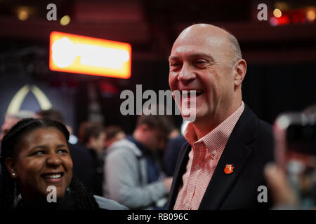 Santa Clara, California, USA. Gen 5, 2019. 05 gennaio 2019 - San Jose, California, Stati Uniti - Università di Clemson presidente James P. Clements sorrisi durante la giornata dei media presso il centro di SAP prima del College Football Playoff campionato nazionale di gioco tra la Clemson Tigers e Alabama Crimson Tide a Levi's Stadium, Santa Clara, California. Credito: Adam Lacy/ZUMA filo/Alamy Live News Foto Stock