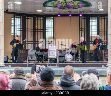 Il Ray Campbell Dance Band, 2019 Nuovo Anno Giorno concerto, Eastbourne, Sussex, Inghilterra Foto Stock