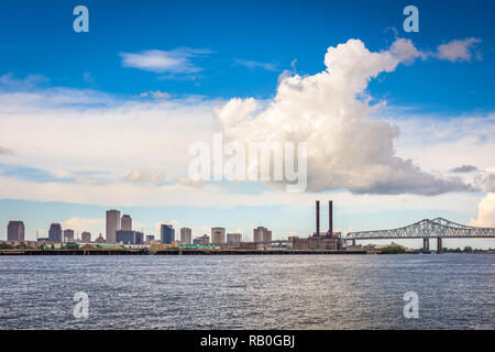 New Orleans, Louisiana, Stati Uniti d'America downtown skyline della città sul fiume Mississippi. Foto Stock