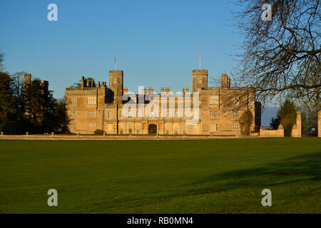 Vista di Castle Ashby House, Northamptonshire. Casa del marchese di Northampton, Regno Unito Foto Stock