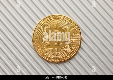 Bitcoin sulla valigetta in alluminio texture Foto Stock