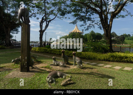 La Darul Hana ponte situato nel fiume di Kuching Waterfront Foto Stock