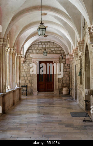 Chiostro nel monastero samostan Dubrovnik, Croazia Foto Stock