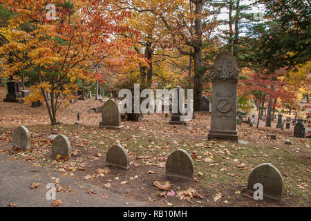 La famiglia Alcott di tombe al cimitero vuoto Sleepy, concordia, MA Foto Stock