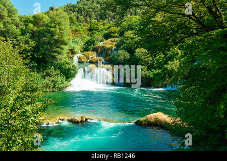 Belle cascate di Krka Parco nazionale nella regione di Dalmazia, Croazia Foto Stock