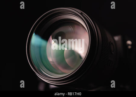 Obiettivo con lente riflessioni. Girato in studio. Foto Stock