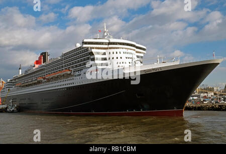 Queen Mary 11 ormeggiata nel porto di Brooklyn Harbor East River, New York New York City, NYC Long Island, Manhattan, US STATI UNITI D'America Stati Uniti d'America Foto Stock