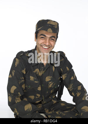 Ritratto di soldato indiano vestito in uniforme Foto Stock