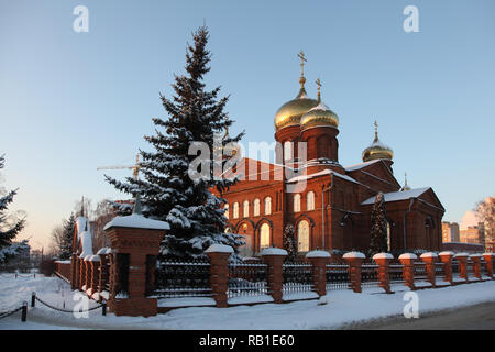 Saransk, Russia, vista invernale presso la chiesa di San Nicola Foto Stock