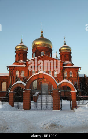 Saransk, Russia, vista invernale presso la chiesa di San Nicola Foto Stock