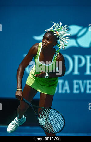 Venus Williams (USA) competono alla 1998 noi OpenTennis campionato. Foto Stock