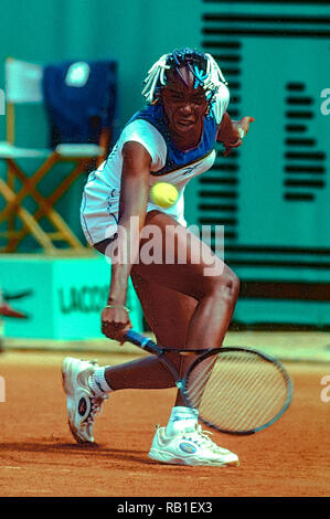 Venus Williams (USA) competono al 1998 OpenTennis francese campionato. Foto Stock