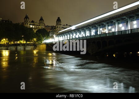 Bir Hakeim bridge, Parigi Foto Stock