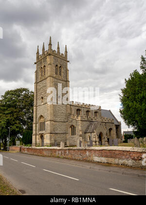 Tutti i Santi medievale, chiesa gotica in Hawton, vicino a Newark-on-Trent, Nottinghamshire, Inghilterra, Regno Unito. La chiesa è considerata come un edificio di eccezionale Foto Stock