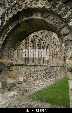 Muratura in pietra a Wenlock priory, Much Wenlock, Shropshire, Inghilterra, Regno Unito. Foto Stock