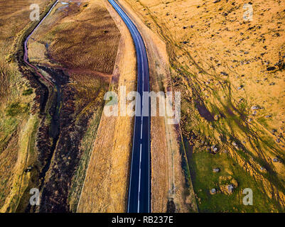 Strada panoramica in Islanda con ambiente sorprendente vista aerea Foto Stock