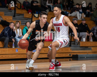 Azione di pallacanestro con Foothill vs. Washougal High School di Palo Cedro, California. Foto Stock
