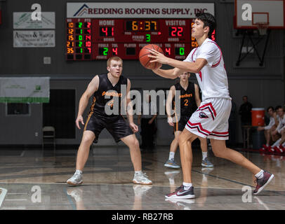 Azione di pallacanestro con Foothill vs. Washougal High School di Palo Cedro, California. Foto Stock