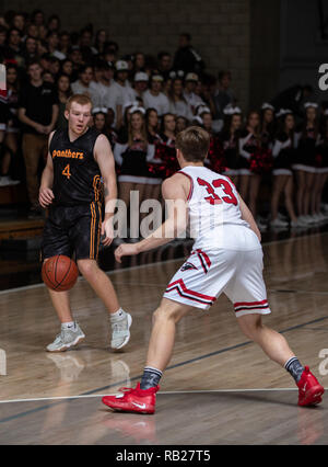 Azione di pallacanestro con Foothill vs. Washougal High School di Palo Cedro, California. Foto Stock