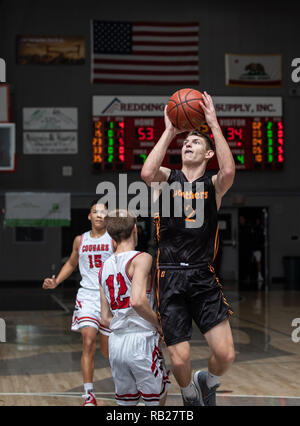 Azione di pallacanestro con Foothill vs. Washougal High School di Palo Cedro, California. Foto Stock