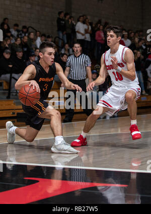 Azione di pallacanestro con Foothill vs. Washougal High School di Palo Cedro, California. Foto Stock