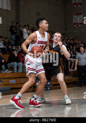 Azione di pallacanestro con Foothill vs. Washougal High School di Palo Cedro, California. Foto Stock