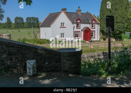 Moneypenny's. La serratura Moneypenny e restaurata casa di bloccaggio sul Newry Canal, Foto Stock