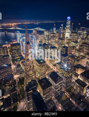 Aerial Cityscape vista di San Francisco di Notte, CALIFORNIA, STATI UNITI D'AMERICA Foto Stock