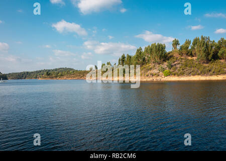 Bellissima 'Pego fare altare' dam, in Alcacer do Sal, Alentejo, Porugal Foto Stock