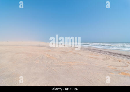 Vista della spiaggia, Skeleton Coast, Namibia Foto Stock