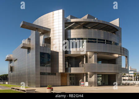 Garden Grove, California, Stati Uniti d'America - 13 dicembre 2018: cristallo Cattedrale di Cristo. Primo piano del centro Culural progettato dall'architetto Richard Meier sotto b Foto Stock