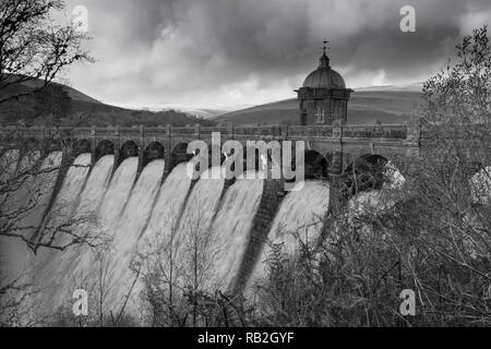 Craig Goch dam Elan Valley Rhayader Powys Wales UK. Novembre 2018 Foto Stock