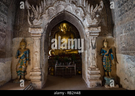 L'ingresso al Le-myet-hna Hpaya tempio, Bagan. Myanmar Foto Stock