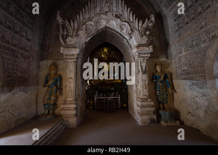 L'ingresso al Le-myet-hna Hpaya tempio, Bagan. Myanmar Foto Stock