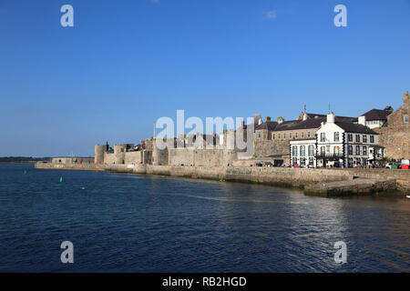 Caernarfon, mura di cinta medievali, Gwynedd, il Galles del Nord, Wales, Regno Unito Foto Stock