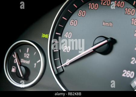 Auto Cruscotto, Cruscotto closeup con visibile il tachimetro Foto Stock