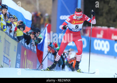 La Val di Fiemme, Italia. Il 6 gennaio 2019. Nordico FIS World Cup, onorevoli ultima salita; Anastasia Sedova (RUS) sulla collina finale Credit: Azione Plus immagini di sport/Alamy Live News Credit: Azione Plus immagini di sport/Alamy Live News Foto Stock