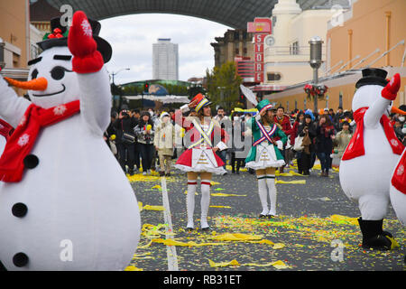 Osaka, Giappone. 31 Dic, 2018. Le persone godono i serventi Hacha-Mecha Christmas Party presso gli Universal Studios di Osaka. Lunedì 31 Dicembre, 2018. Foto di: Ramiro Agustin Vargas Tabares Credito: Ramiro Agustin Vargas Tabares/ZUMA filo/Alamy Live News Foto Stock