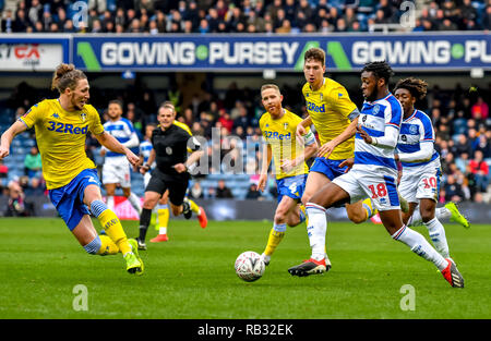 Londra, Regno Unito. 06 gen 2019. Oteh aramide di Queens Park Rangers sulla palla durante la FA Cup terzo turno match tra Queens Park Rangers e Leeds United al Loftus Road Stadium, Londra, Inghilterra il 6 gennaio 2019. Foto di Phil Hutchinson. Solo uso editoriale, è richiesta una licenza per uso commerciale. Nessun uso in scommesse, giochi o un singolo giocatore/club/league pubblicazioni. Credit: UK Sports Pics Ltd/Alamy Live News Foto Stock