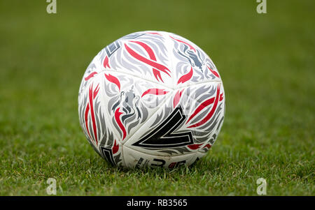 Woking, Regno Unito. 06 gen 2019. Dettaglio della FA Cup matchball davanti della FA Cup terzo turno match tra Woking e Watford alla Kingfield Stadium, Woking, in Inghilterra il 6 gennaio 2019. Foto di Andy Rowland. . (La fotografia può essere utilizzata solo per il giornale e/o rivista scopi editoriali. www.football-dataco.com) Credito: Andrew Rowland/Alamy Live News Foto Stock