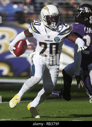 Los Angeles Chargers CB Desmond re II (20) restituisce un punt contro i Baltimore Ravens durante il jolly AFC playoff game al M&T Bank Stadium di Baltimora, MD il 6 gennaio 2019. Foto/ Mike Buscher/Cal Sport Media Foto Stock